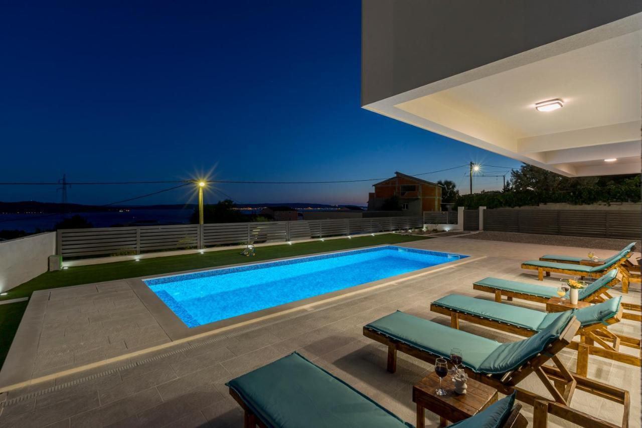 Luxury Villa La Nonna Ana - Heated Pool, Sea View, Near Split Каштела Екстер'єр фото