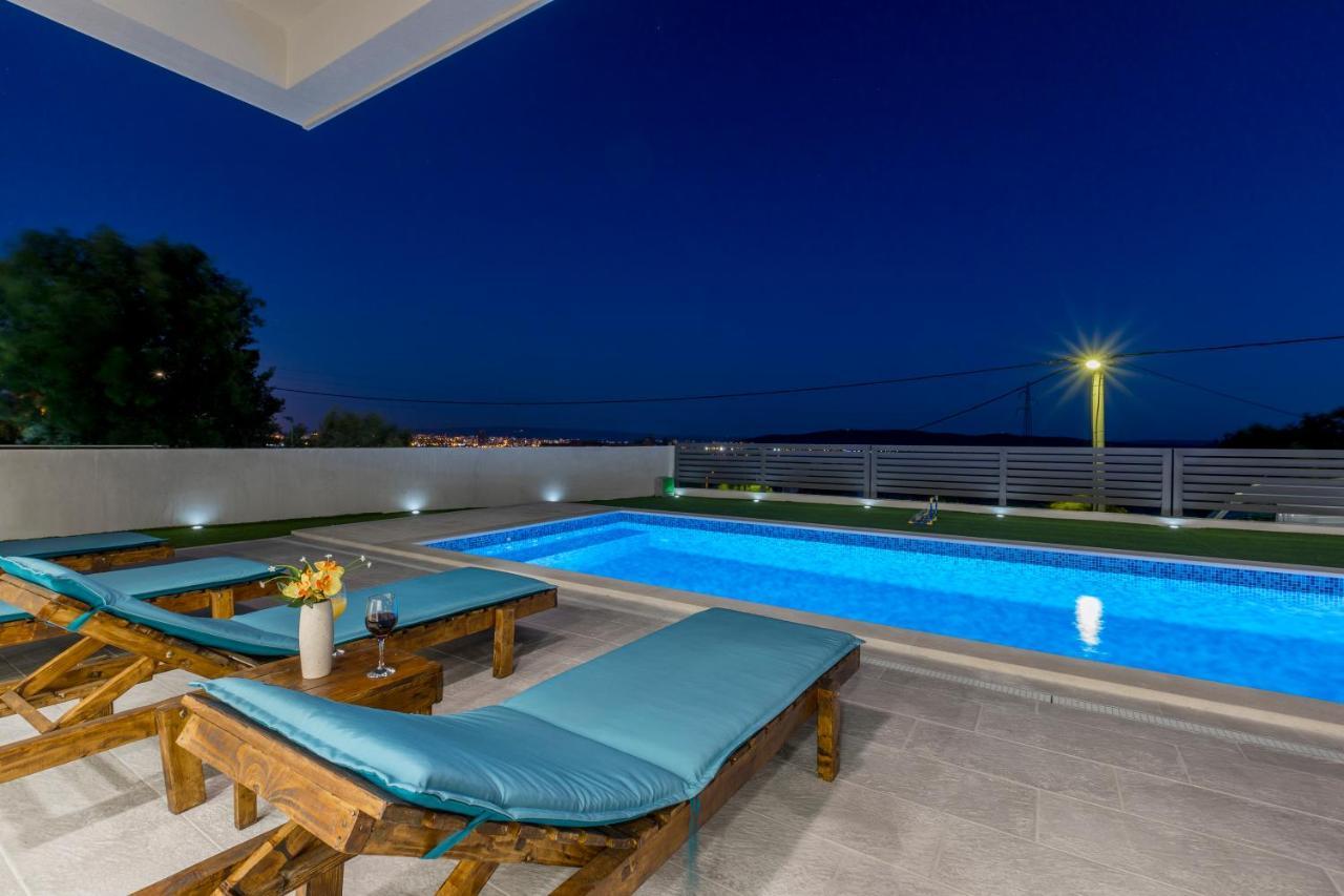 Luxury Villa La Nonna Ana - Heated Pool, Sea View, Near Split Каштела Екстер'єр фото