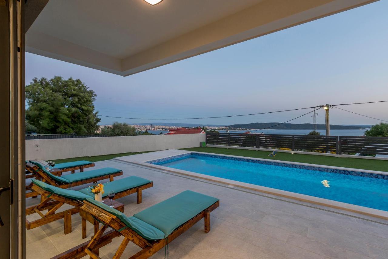 Luxury Villa La Nonna Ana - Heated Pool, Sea View, Near Split Каштела Екстер'єр фото